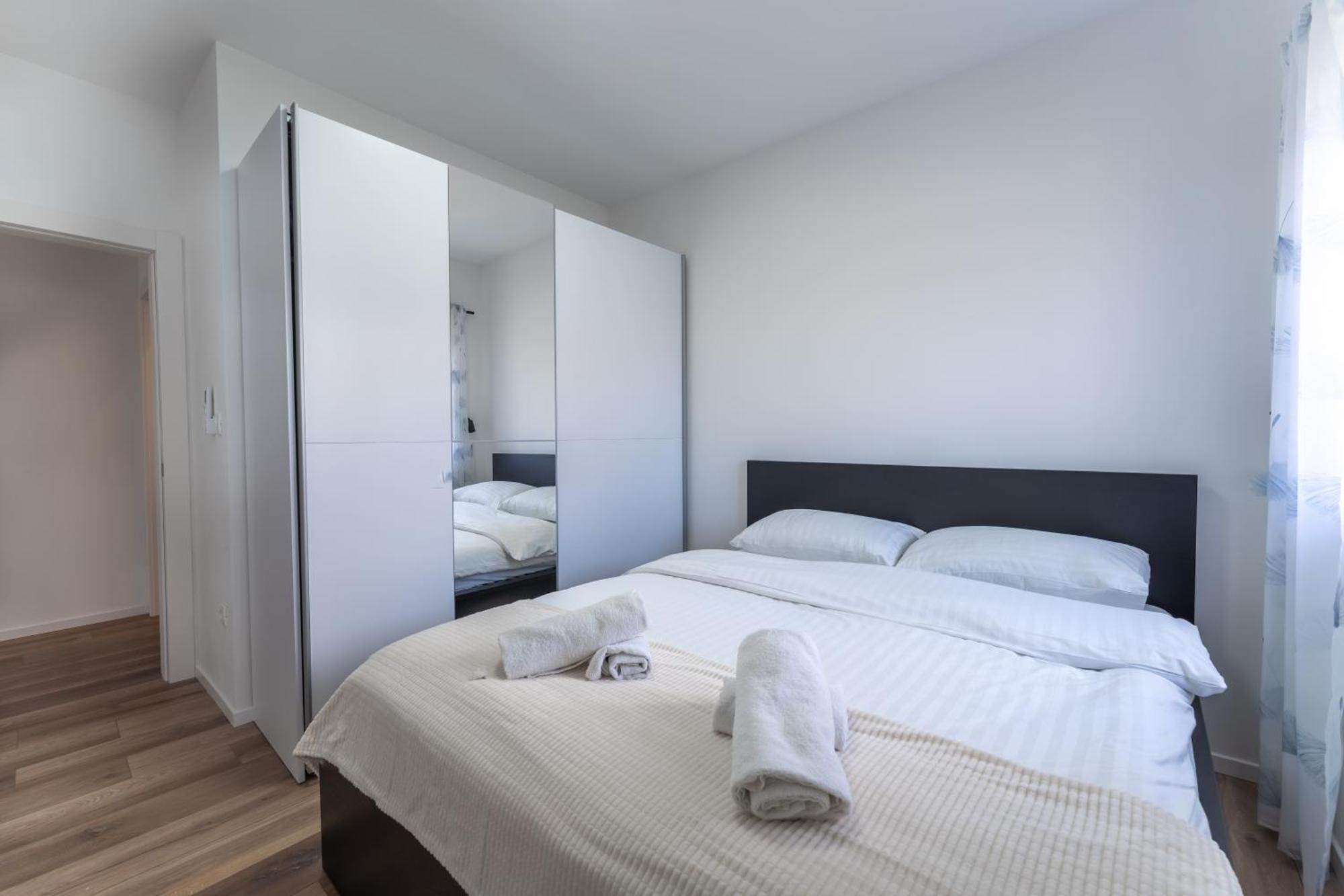 Bernie Apartments With A Pool Zadar Exterior foto